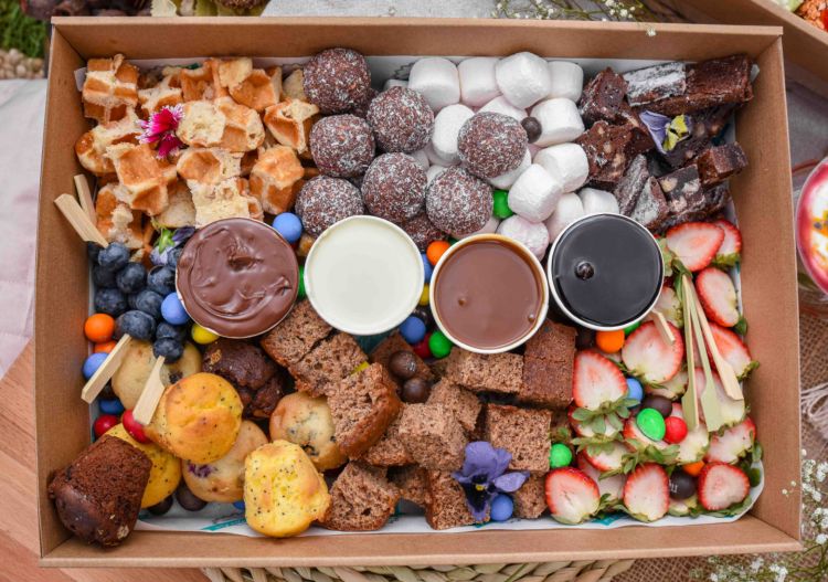 10 x Extra Large Brown Kraft Disposable Catering Grazing Boxes Trays With Lids